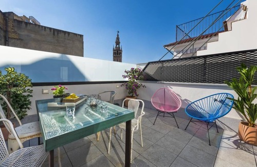 Santa Cruz Apartment | Genteel Home Mateos Gago III