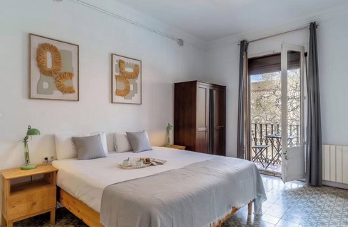 Sant Antoni Apartment | Gorgeous City Center! By Ramblas, Plaza Catalunya and Passeig de Gracia!