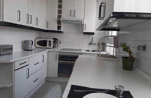 Castellana Apartment | Grand Appartement Clair et Lumineux Dans Quartier Tres Agreabke
