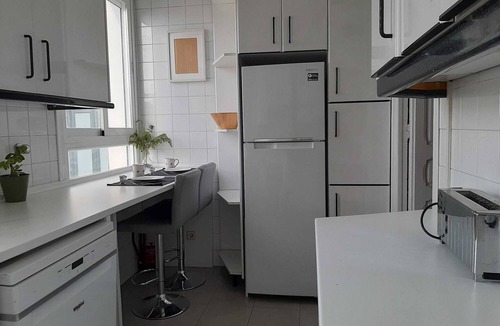 Castellana Apartment | Grand Appartement Clair et Lumineux Dans Quartier Tres Agreabke