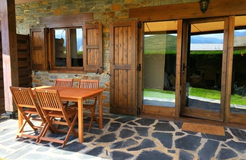 Olopte Apartment | Ground Floor 3 rooms Pool, Fireplace, Private Garden & Views