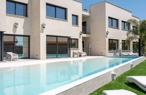 Masnou Apartment | GuestReady - April Rose Pool Apartments 2.7