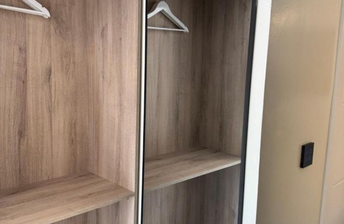 La Avanzada - La Cueva House | Habitación Buhardilla con Baño Privado y Acceso Autónomo , ideal para Descansar