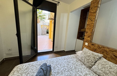 Mataro Apartment | Hermosa Planta Baja Nueva con Patio y Baño Privado!