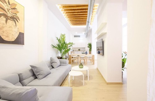 Lagunillas Apartment | High ceilings and large patio amazing 3 bedroom by 10ToSea