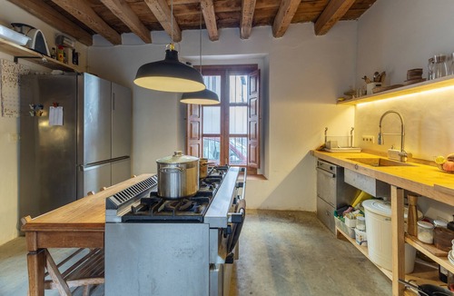 Candeleda House | Historic Casona in Sierra de Gredos – Private Pool, 7 Bedrooms, 14 Guests