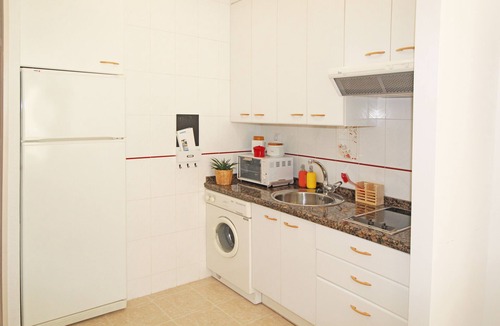 Alicante City Centre Apartment | Historic helmet. 3 mins walk from the beach. A/C Wifi