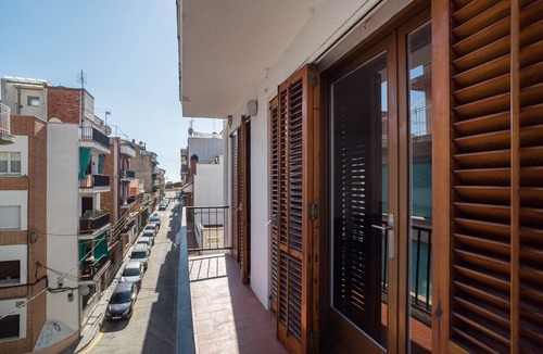 Canet de Mar Apartment | Holiday Apartment "Playa de Canet 3" with Balcony and Wi-Fi