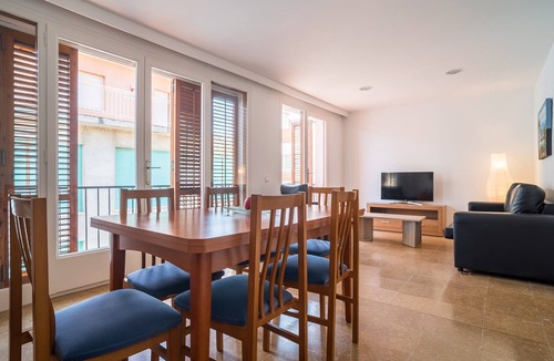 Canet de Mar Apartment | Holiday Apartment "Playa de Canet 3" with Balcony and Wi-Fi
