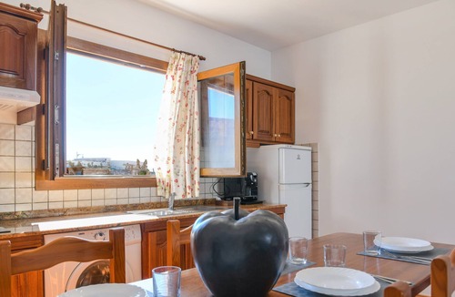 Caleta de Sebo Apartment | Holiday Apartment "Flor Cinco" with Mountain or Sea View, Wi-Fi & Terrace