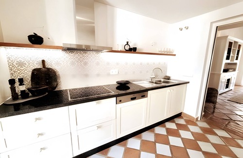 Mijas House | Holiday Home 'Townhouse Close To Town and Beach' with Mountain View, Wi-Fi and Air Conditioning