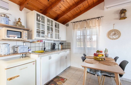 Las Manchas Ski Chalet | Holiday Home 'Villa 4 El Sueño De Orión' with Mountain Views, Wi-Fi and Air Conditioning