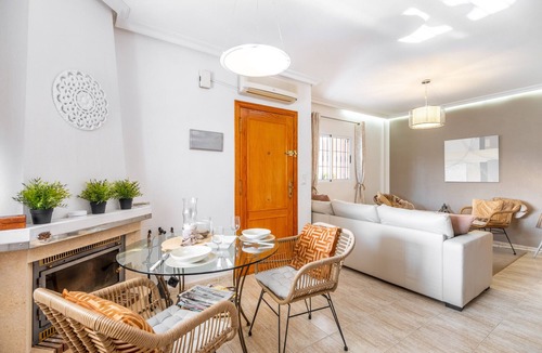 Pueblo Latino House | Holiday Home "Casa Reina" with Shared Pool & Wi-Fi