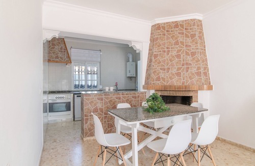 El Palmar House | Holiday Home 'Diego' with Private Garden and Wi-Fi