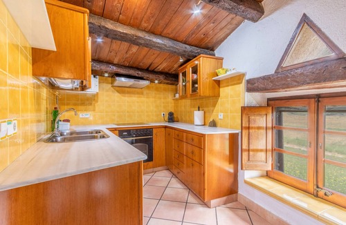 Casserres House | Holiday Home 'Cal Camp Llarg' with Mountain View, Private Pool and Wi-Fi