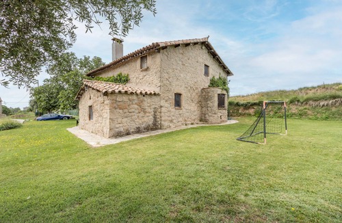 Casserres House | Holiday Home 'Cal Camp Llarg' with Mountain View, Private Pool and Wi-Fi