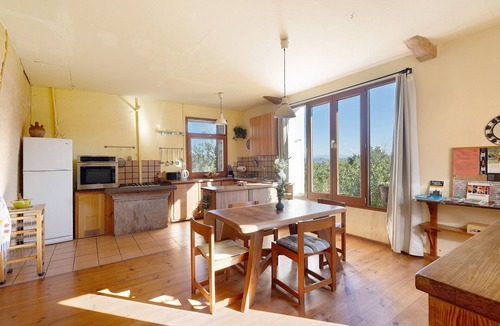 Artes House | Holiday Home 'Cal Malla Petit' with Mountain Views, Private Pool & Wi-Fi