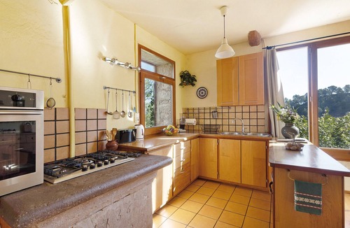 Artes House | Holiday Home 'Cal Malla Petit' with Mountain Views, Private Pool & Wi-Fi