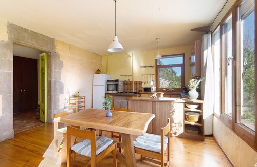Artes House | Holiday Home 'Cal Malla Petit' with Mountain Views, Private Pool & Wi-Fi