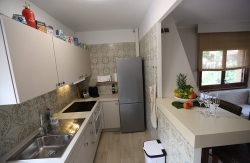 Canyelles House | Holiday Home 'California Relax Near Sitges' with Private Pool, Wi-Fi & Air Conditioning