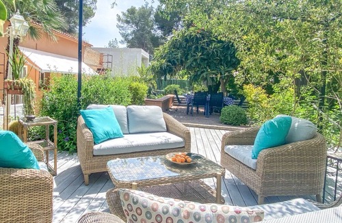 Canyelles House | Holiday Home 'California Relax Near Sitges' with Private Pool, Wi-Fi & Air Conditioning