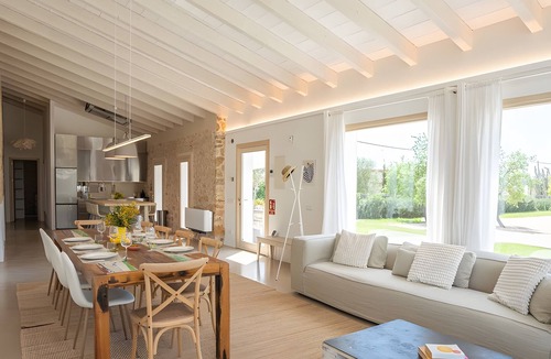 Establiments House | Holiday Home 'Can Soto' with Private Pool, Wi-Fi and Air Conditioning