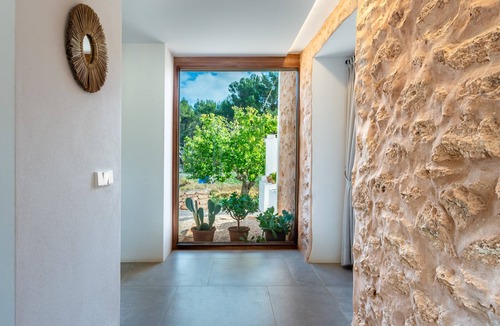Pilar de la Mola House | Holiday Home 'Can Xumeu Ferrer' with Private Terrace, Wi-Fi and Air Conditioning