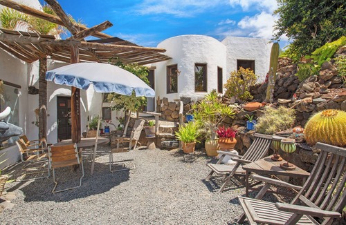 Guatiza House | Holiday Home Casa Caldereta with Mountain View, Pool, Wi-Fi & Terrace