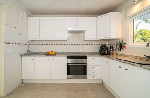 L'Alfas del Pi House | Holiday Home 'Casa Feliz Family Villa' with Private Pool, Wi-Fi and Air Conditioning