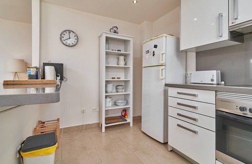 Velilla-Taramay House | Holiday Home 'Casa Palmeras' with Sea Views, Wi-Fi and Air Conditioning