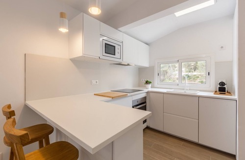 Canyelles House | Holiday Home "Casita Palmeras" with Mountain Views, Private Garden and Wi-Fi
