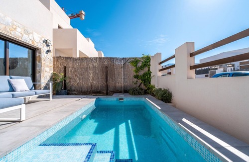 Orihuela Costa House | Holiday Home 'Chalet With Pool' with Private Pool, Wi-Fi and Air Conditioning