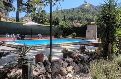 Genoves House | Holiday Home 'Cova Negra Nature' with Mountain Views, Shared Pool and Air Conditioning