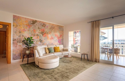 La Capellania House | Holiday Home 'Cozy 3BR Apartment Higuerón' with Mountain View, Wi-Fi and Air Conditioning