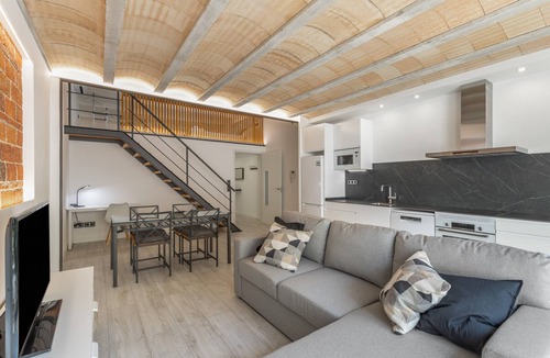 Canet de Mar House | Holiday Home 'El Racó Del Mas' with Private Terrace, Wi-Fi and Air Conditioning