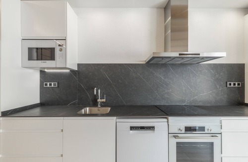 Canet de Mar House | Holiday Home 'El Racó Del Mas' with Private Terrace, Wi-Fi and Air Conditioning