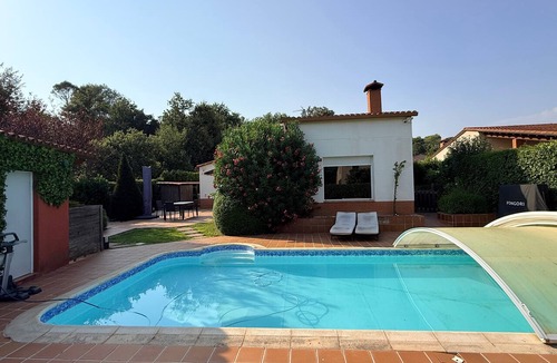 Palol de Revardit House | Holiday Home 'Guillem' with Private Pool, Wi-Fi, and Air Conditioning