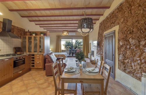 Sant Jaume dels Domenys House | Holiday Home 'Loft Rural Orenetes Ideal Parejas' with Mountain View, Wi-Fi and Air Conditioning