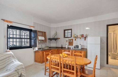 El Granel House | Holiday Home 'María José' with Mountain Views, Private Terrace and Wi-Fi