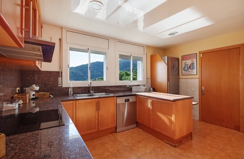 Premia de Dalt House | Holiday Home 'Marice' with Sea View, Wi-Fi & Air Conditioning