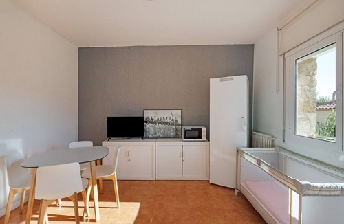 Premia de Dalt House | Holiday Home 'Marice' with Sea View, Wi-Fi & Air Conditioning
