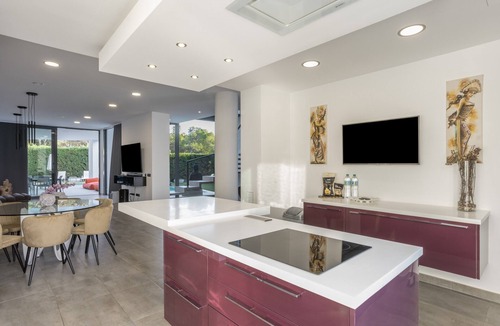 Cala Llenya House | Holiday Home 'Maribiza' with Sea Views, Wi-Fi and Air Conditioning