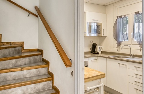 L'Escala House | Holiday Home 'Montgo Piscina 2' with Mountain View, Wi-Fi and Air Conditioning
