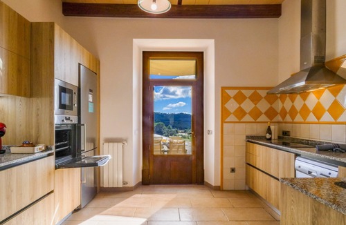 Son Antem House | Holiday Home 'Son Pons' with Mountain Views, Wi-Fi & Air Conditioning