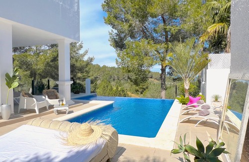 Sant Josep de sa Talaia House | Holiday Home 'Sunset Bay' with Sea View, Wi-Fi and Air Conditioning