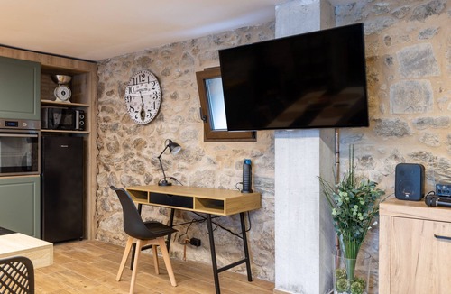 Vedra House | Holiday Home 'Vagalume' with Mountain Views, Wi-Fi and Air Conditioning