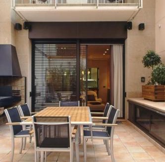 Sant Andreu de Palomar House | Holiday Home Villa con piscina privada- sauna y sala lounge en Barcelona by Interhome