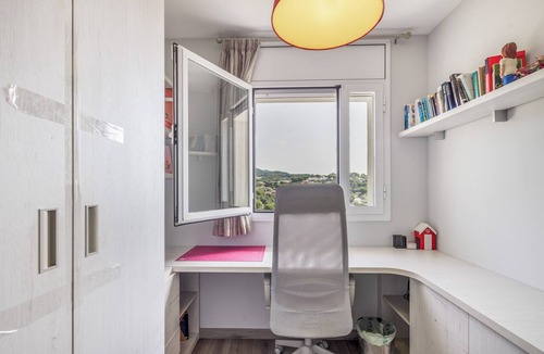 Sant Pol De Mar House | Holiday Home 'Your Pet-friendly Home In Sant Pol' with Sea View, Wi-Fi and Air Conditioning