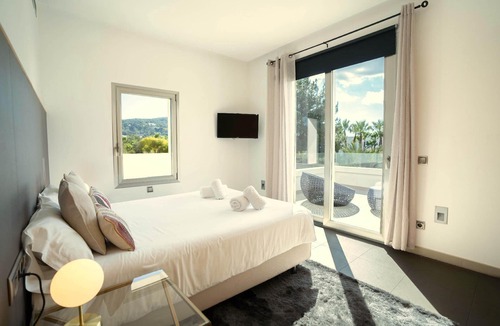 Can Furnet House | Holiday house Roca Llisa for 1 - 14 persons with 7 bedrooms - Holiday house
