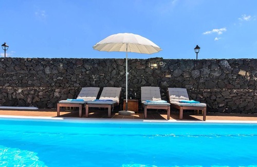 Tahiche Villa | Homerez - Beautiful villa 6 km away from the beach for 4 ppl. with swimming-pool